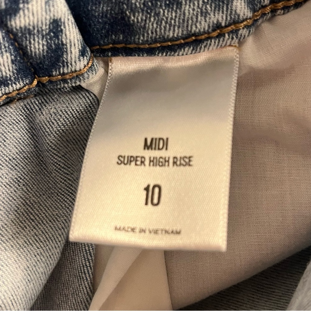 Express Super High Rise Midi Light Acid Wash Shorts - Picture 6 of 6